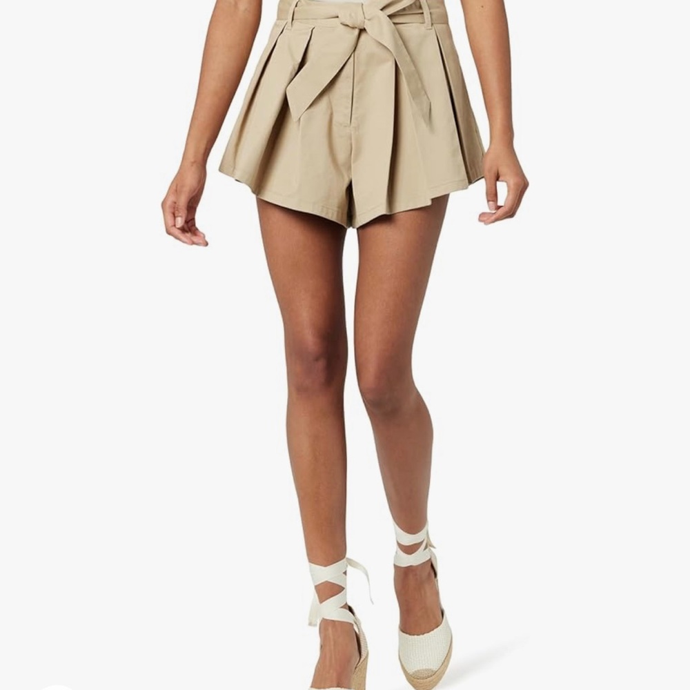 TRAVERTINE BOX PLEATED SHORTS BY TAKKUNDA X AMAZON DROP